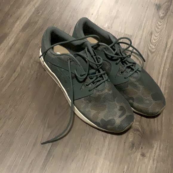 Women sneakers - Picture 1 of 3